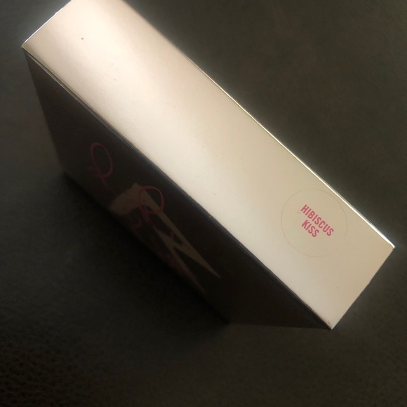 MAC RIRi Powder Blush In Hibiscus Kiss. - Picture 6 of 8